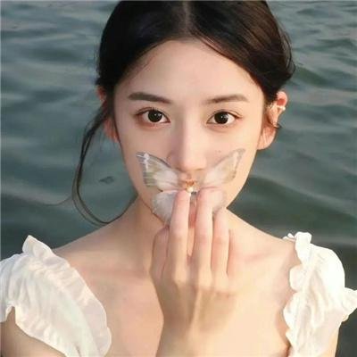 隔楼女孩:我们之间的层距
